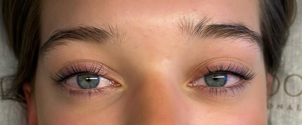 Nachher: Wimpern & Brauen